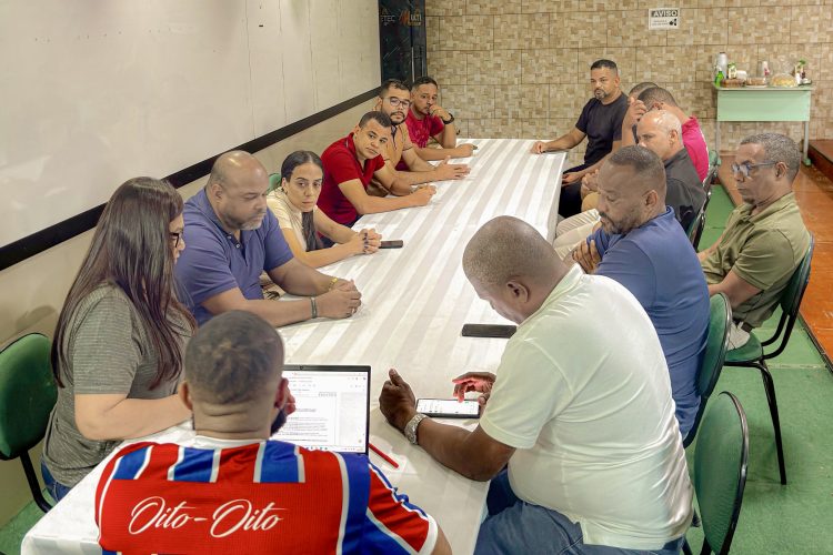 Gestão municipal realiza reunião de alinhamento para início do transporte universitário gratuito em Simões Filho