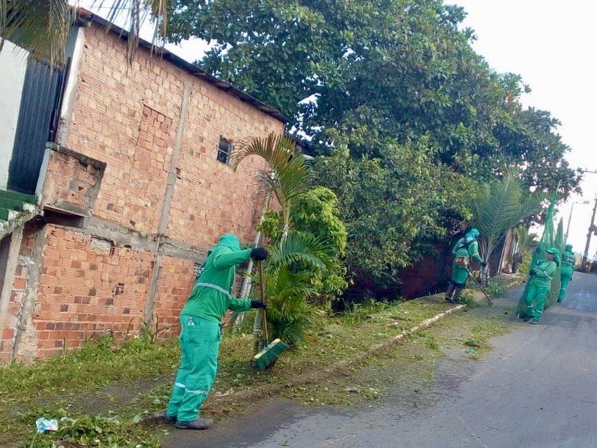 Prefeitura intensifica ações de limpeza urbana em diversos bairros de Simões Filho
