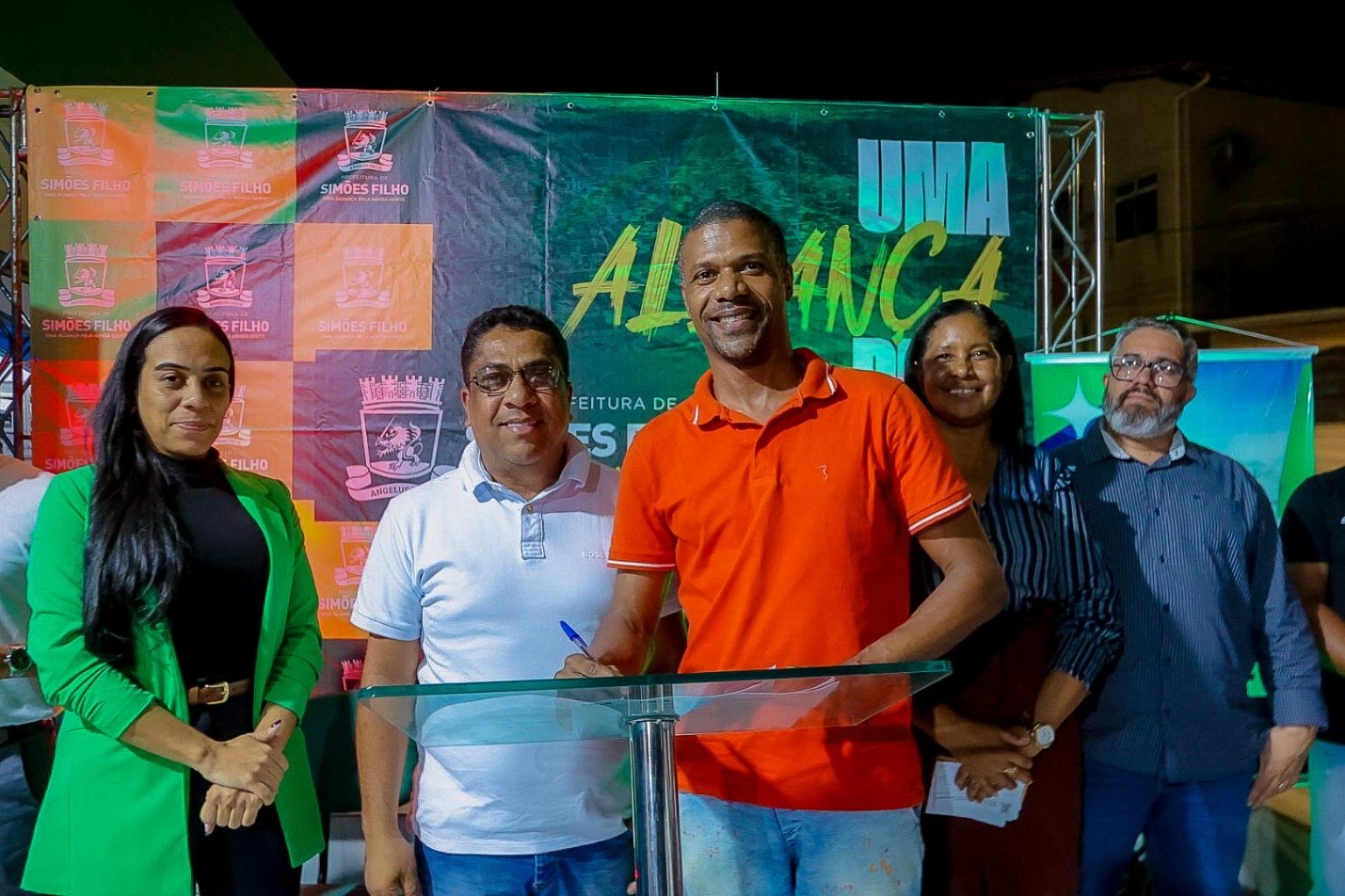 Simões Filho celebra assinatura de contratos da Política Nacional Aldir Blanc (PNAB) com artistas e fazedores de cultura