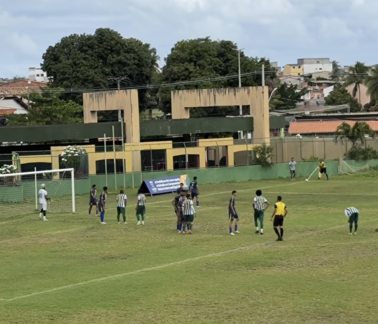 Simões Filho goleia Lauro de Freitas por 7 a 0 e segue líder do Grupo 6 no Intermunicipal 2025