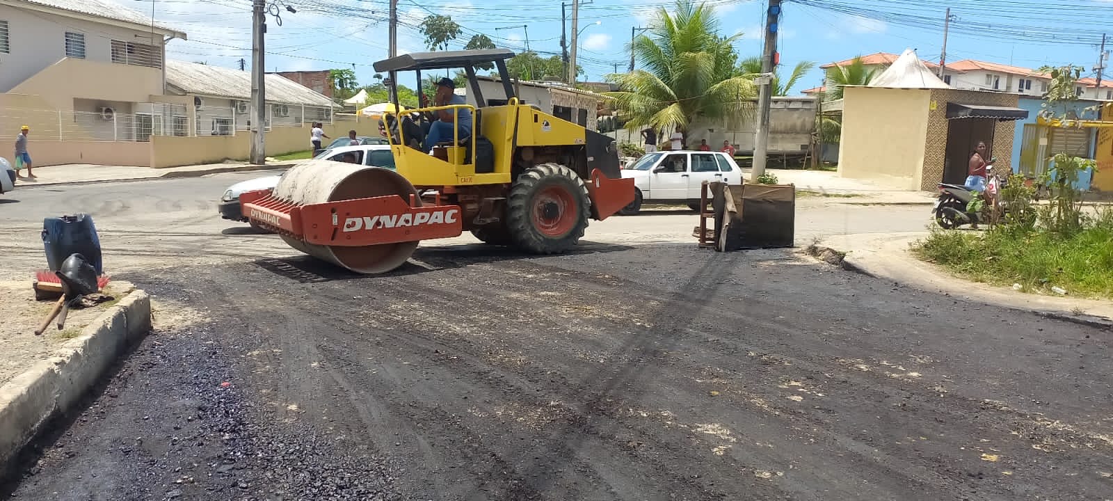 Simões Filho: Após cobranças da Prefeitura empresa Vertical realiza reparos no asfalto do Residencial Ipitanga
