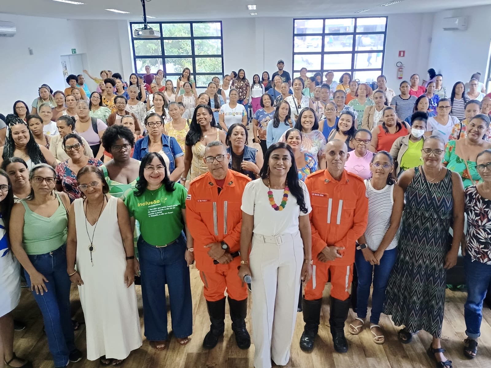 Profissionais de apoio à inclusão escolar participam capacitação