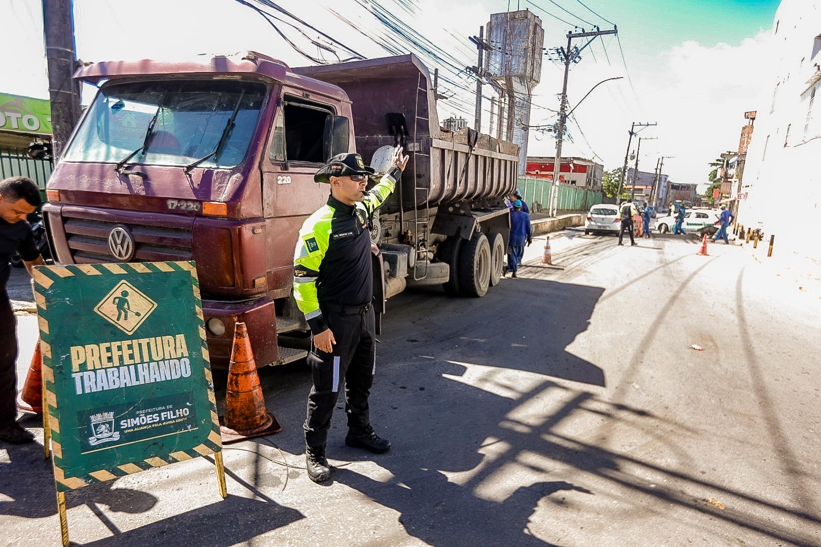 Prefeitura de Simões Filho inicia manutenção de vias em diferentes pontos da cidade