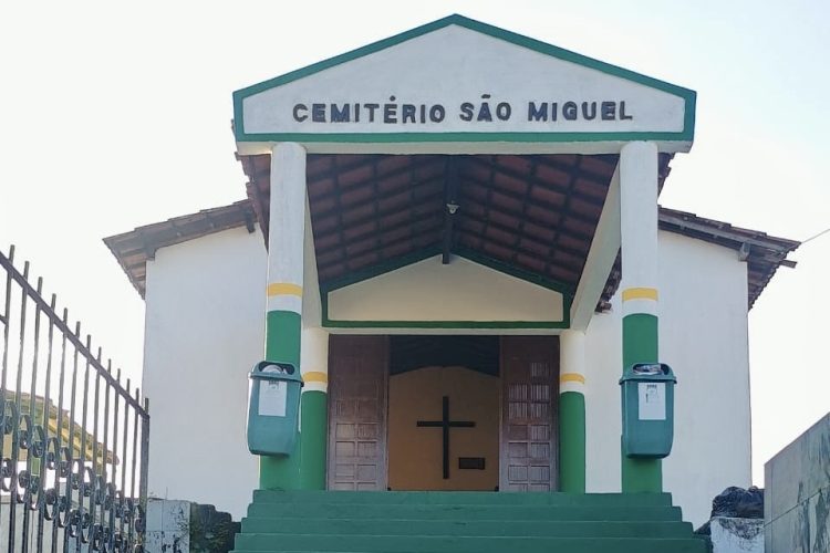 Prefeitura reforça manutenção nos cemitérios de Simões Filho para o Dia de Finados