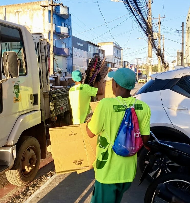 Implantação da coleta seletiva no comércio do Centro tem início com boa adesão dos lojistas em Simões Filho