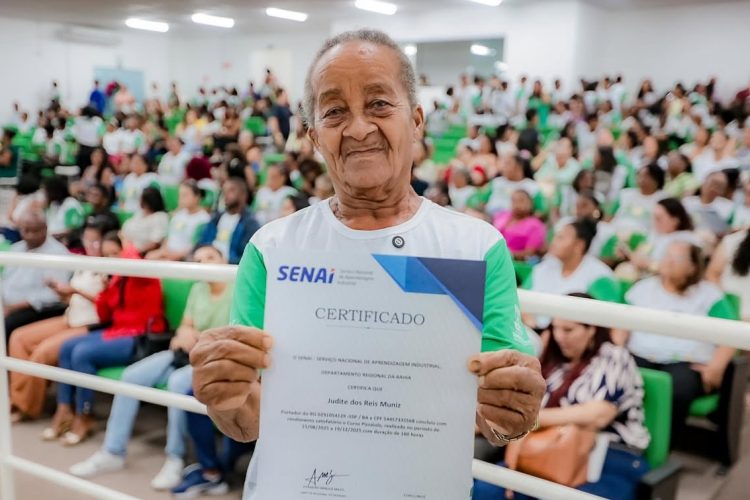 Simões Filho certifica alunos do EJA Profissionalizante e amplia acesso à qualificação